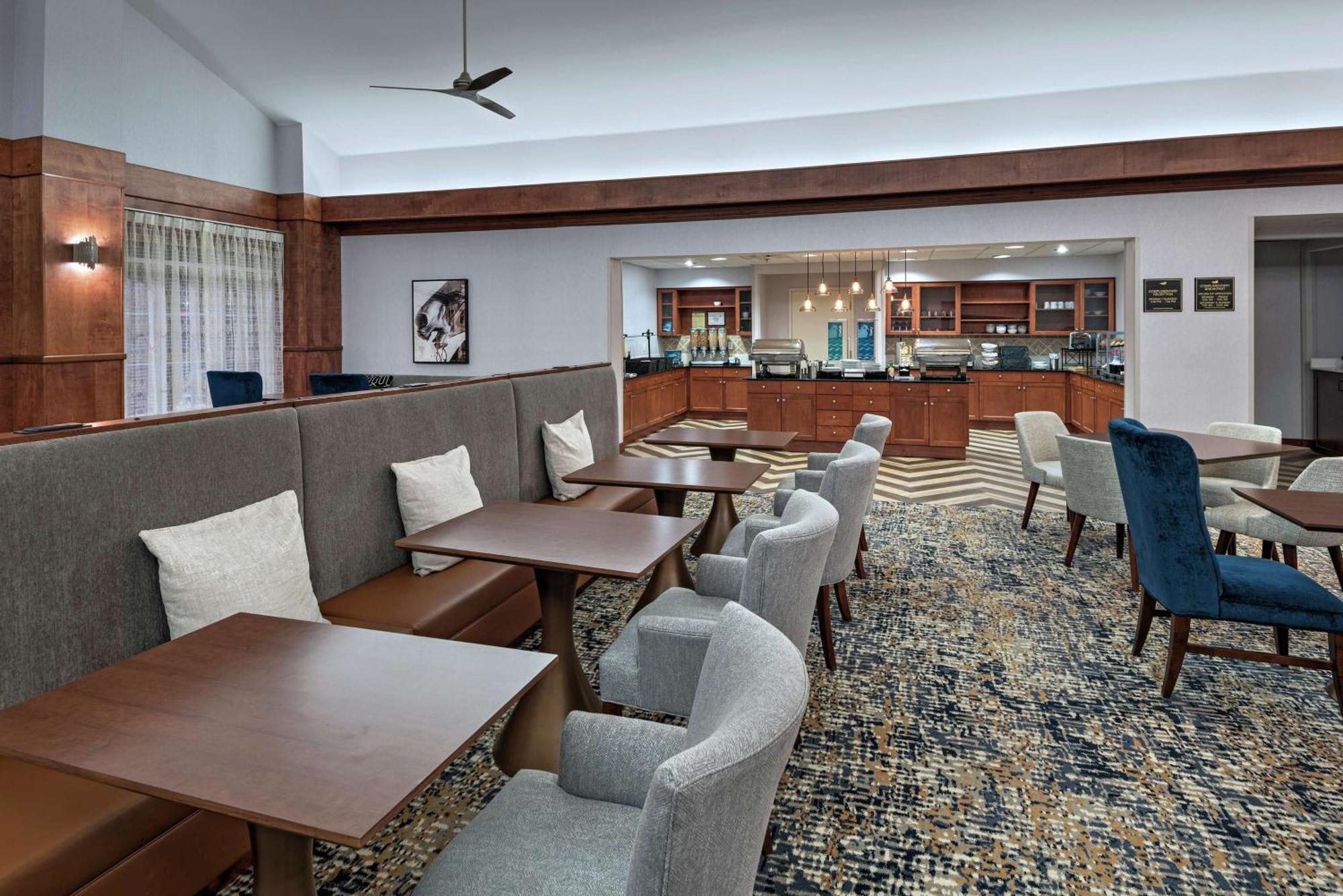 Homewood Suites By Hilton Колидж Стейшън Екстериор снимка